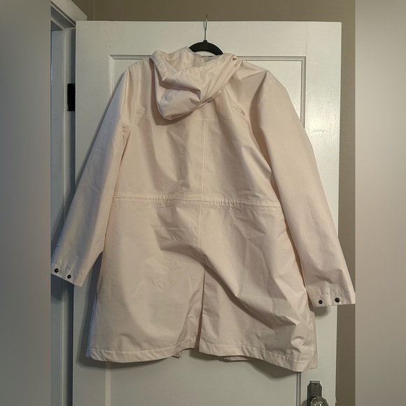 The North Face Woodmont Parka - color is called gardenia and is off white-ish - Picture 6 of 9